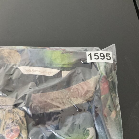 Soft Surroundings‎ Top Women M Dark Floral Bloom Button Up Pockets Art To Wear - Picture 13 of 13